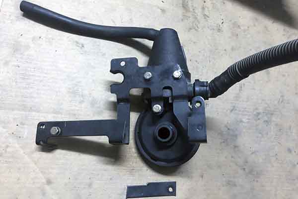 Modificación del soporte del regulador de aceite para adaptar colector de admisión de 325i (M50) a motores M52